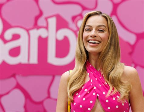 Feet Finder Offers Margot Robbie $1M to Make an。